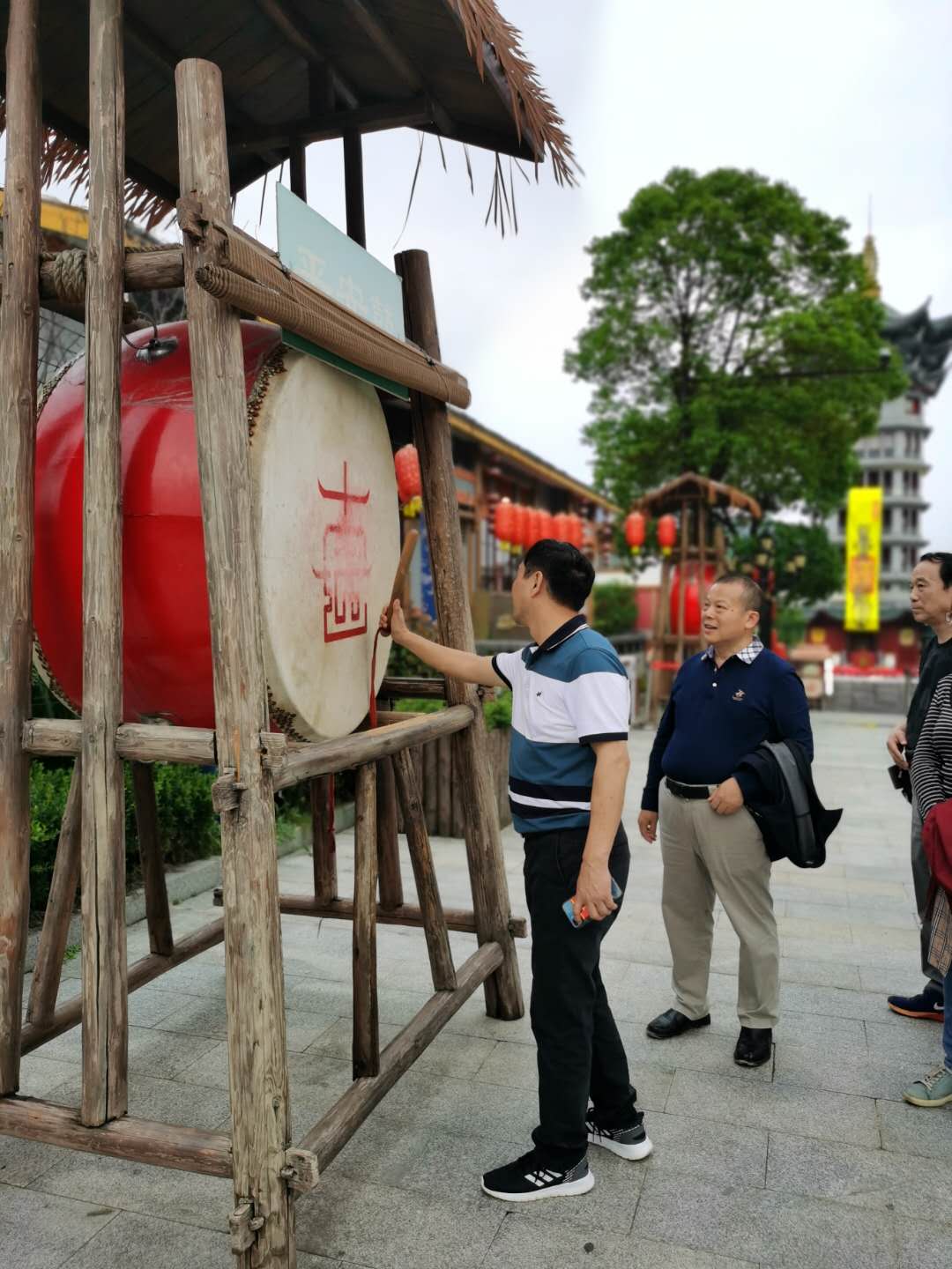 1592445625315465.jpg 0f299a04bff842be79084db0eeb7641.jpg